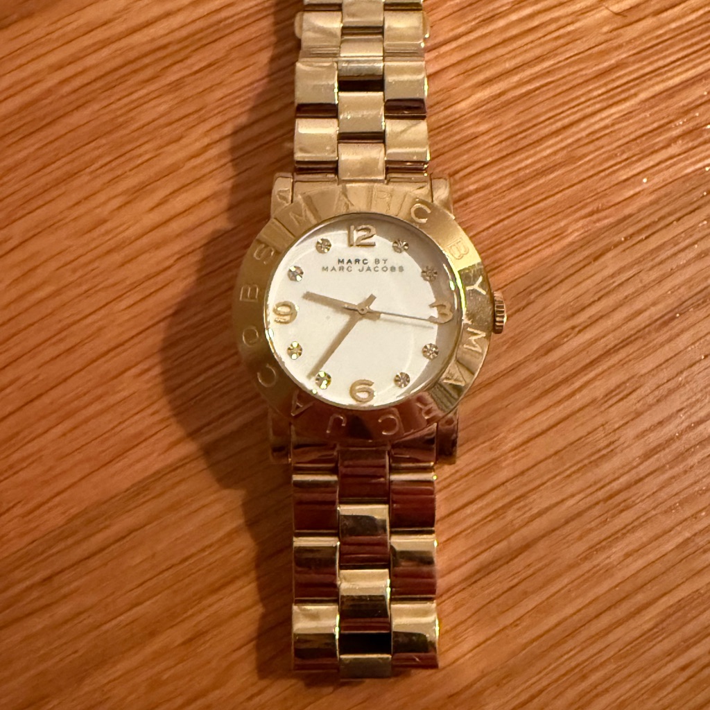 Marc Jacobs Mbm3056 Amy White Dial Gold Tone Stainless Steel Womens Watch 40$